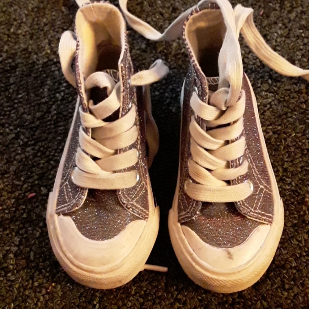 Girl glitter chuck taylors